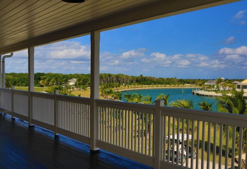 The Sandpiper Inn & Cottages