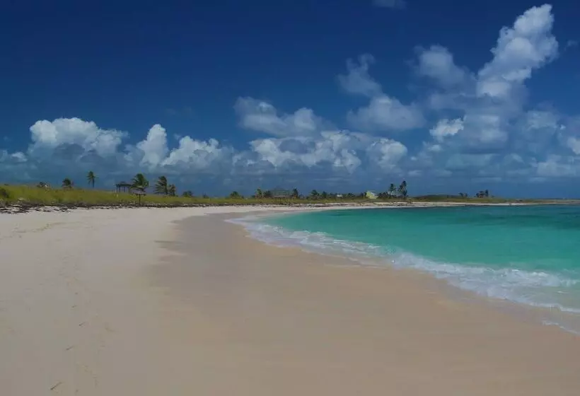 The Sandpiper Inn & Cottages