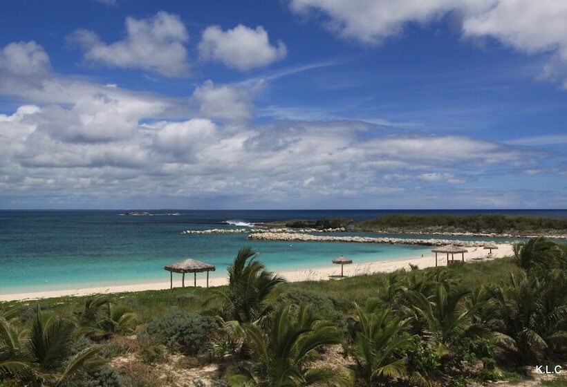 The Sandpiper Inn & Cottages