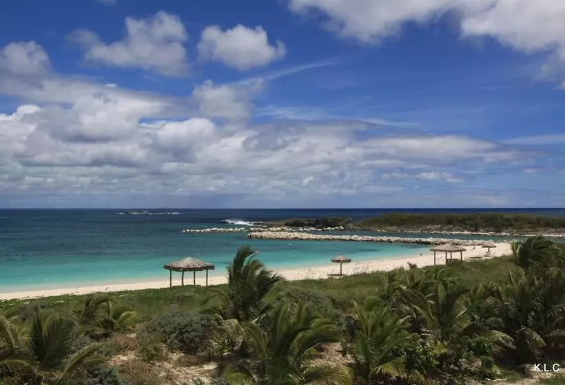 The Sandpiper Inn & Cottages