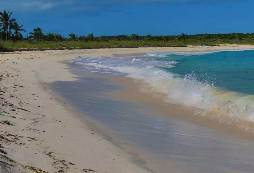 The Sandpiper Inn & Cottages