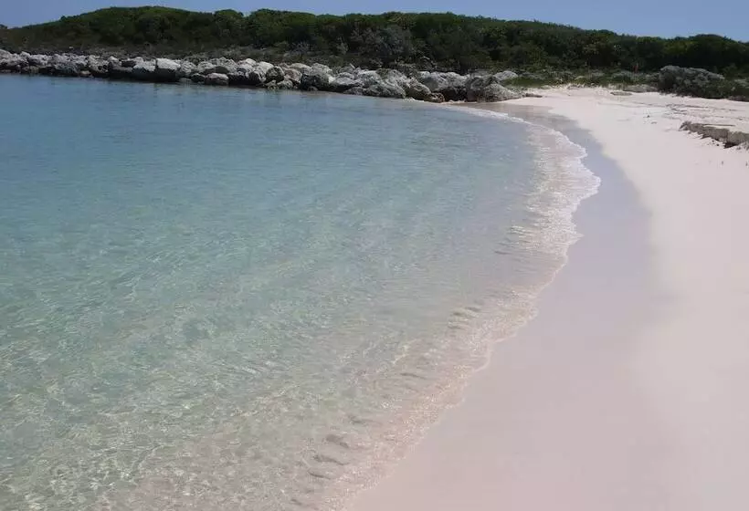 The Sandpiper Inn & Cottages