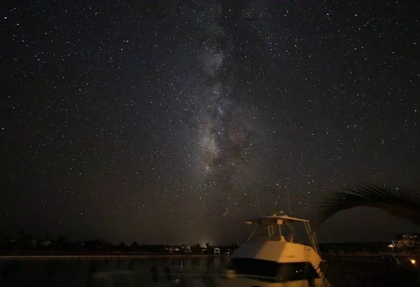 The Sandpiper Inn & Cottages