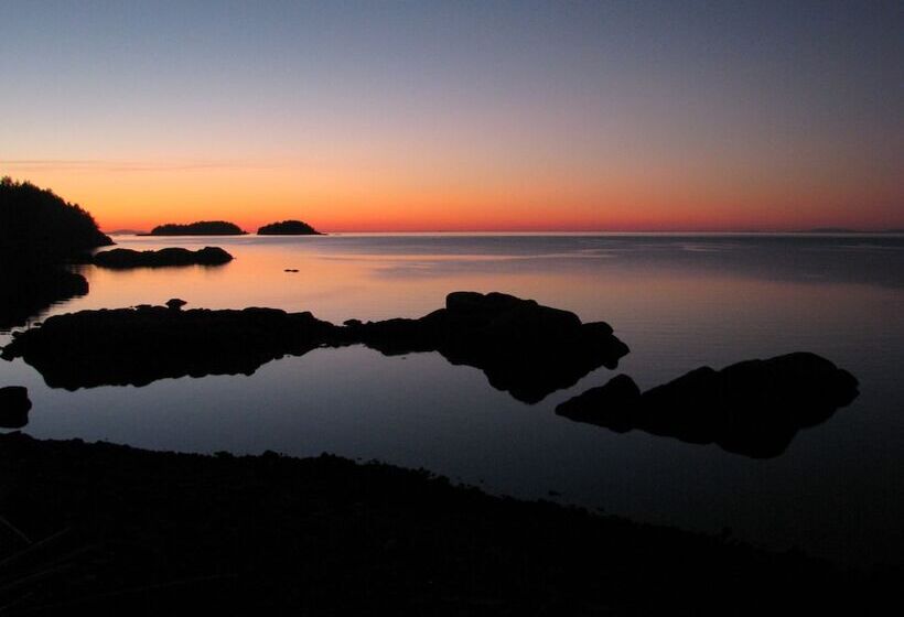 Bed and Breakfast Pointhouse Suites On Sargeant Bay