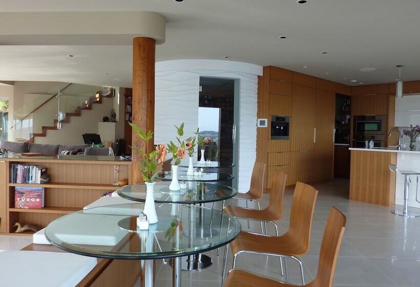 Bed and Breakfast Pointhouse Suites On Sargeant Bay