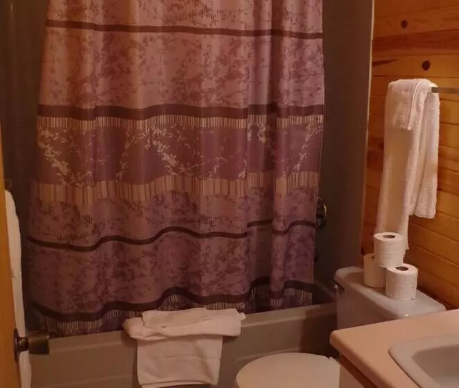 Dogtooth Lake Resort