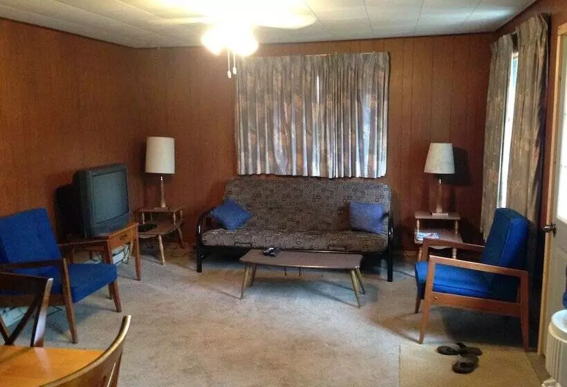 Dogtooth Lake Resort