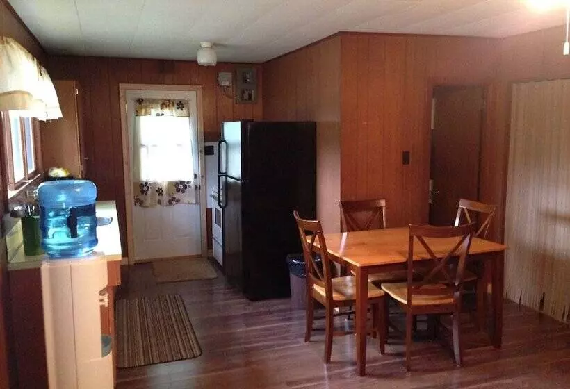 Dogtooth Lake Resort