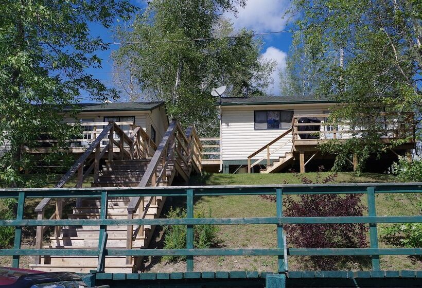 Dogtooth Lake Resort