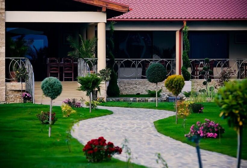 בית מלון כפרי Astoria