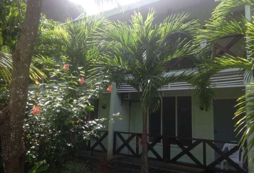 هتل Faofao Beach Fales