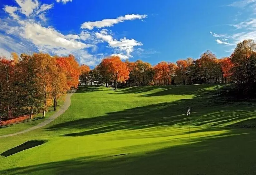 ホテル Village Green Lodge