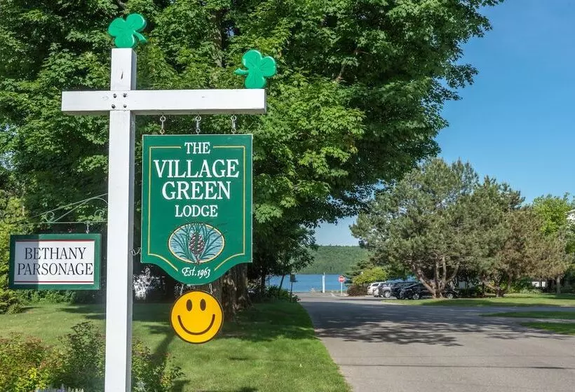 ホテル Village Green Lodge