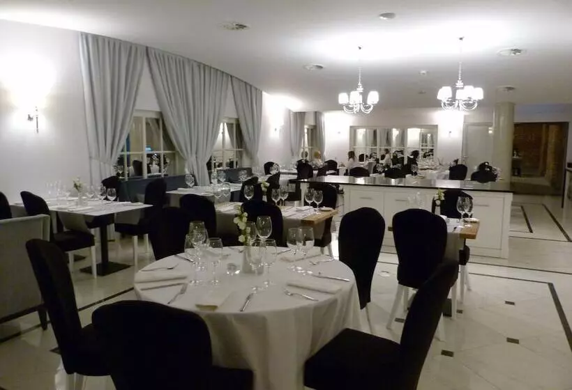 Hotelli Zamek Janów Podlaski