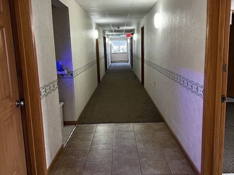 مُتل Lincoln Host Motor Inn