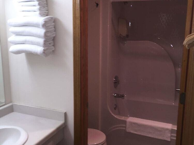 مُتل Lincoln Host Motor Inn