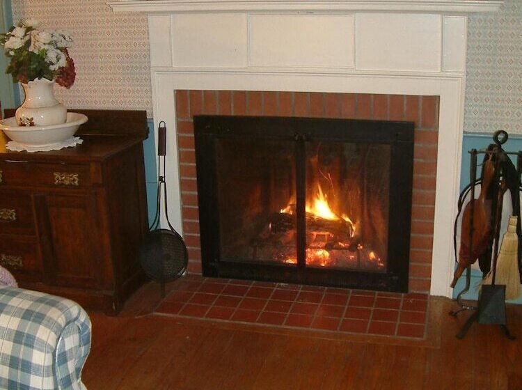 Truman Gillet House Bed & Breakfast