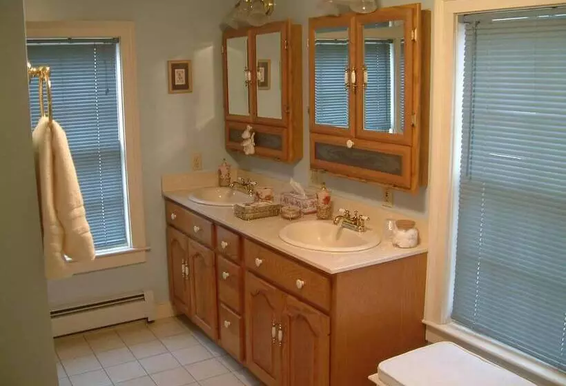 Truman Gillet House Bed & Breakfast