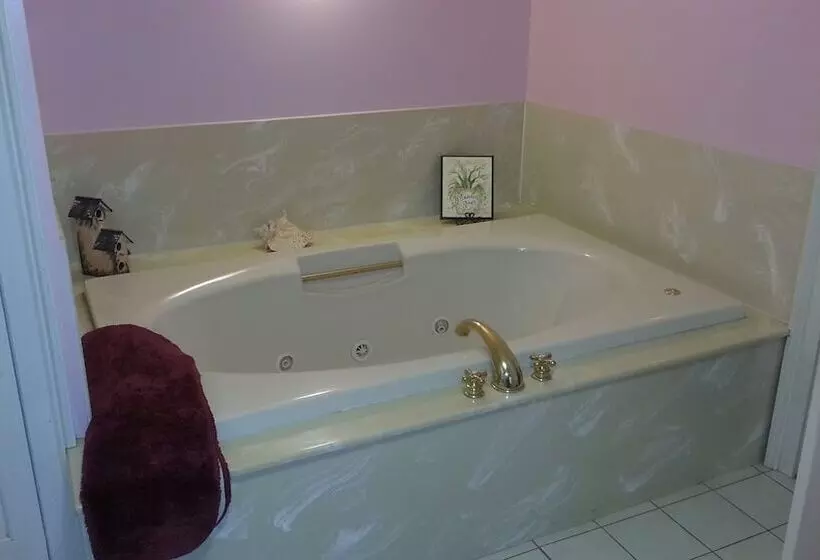 Truman Gillet House Bed & Breakfast