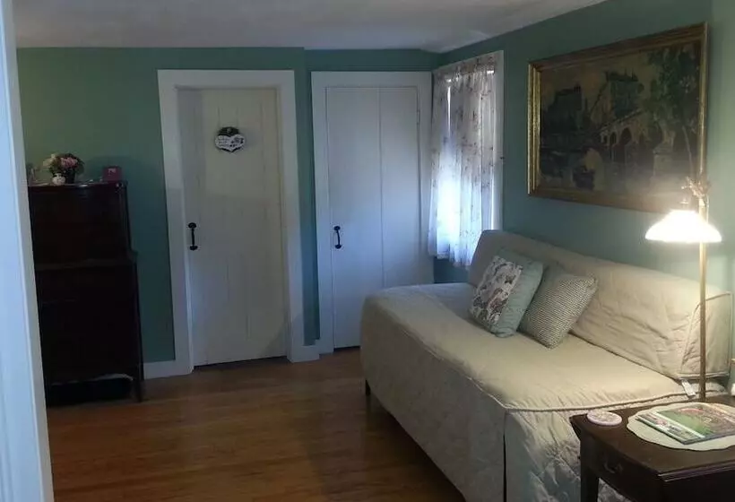 Truman Gillet House Bed & Breakfast