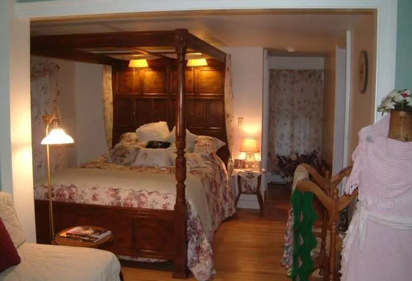 Truman Gillet House Bed & Breakfast