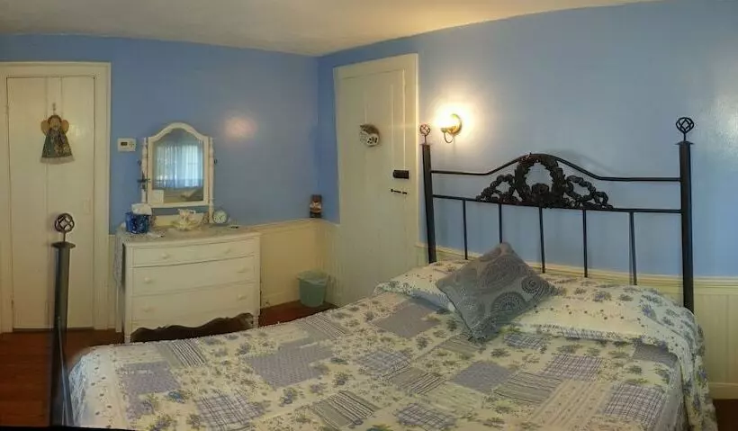 Truman Gillet House Bed & Breakfast