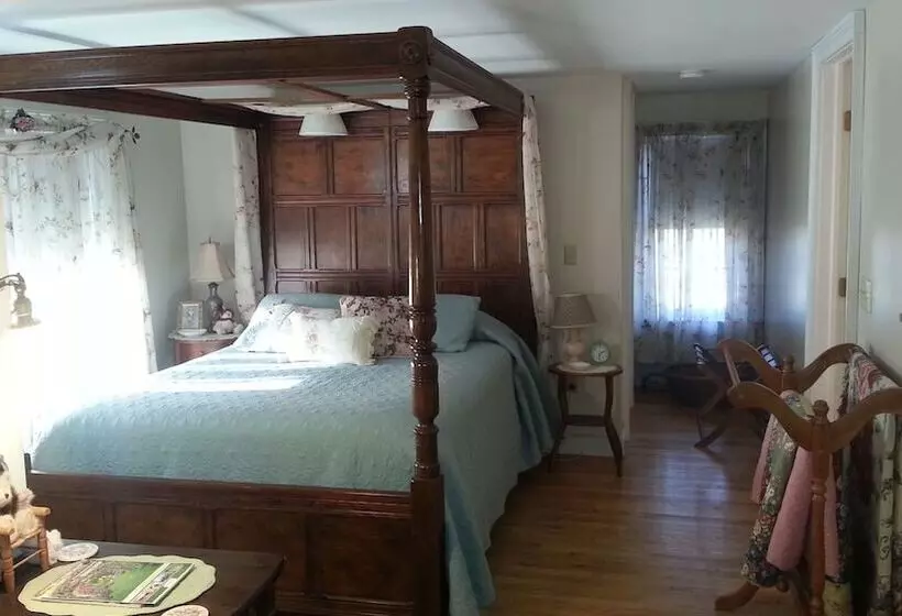 Truman Gillet House Bed & Breakfast