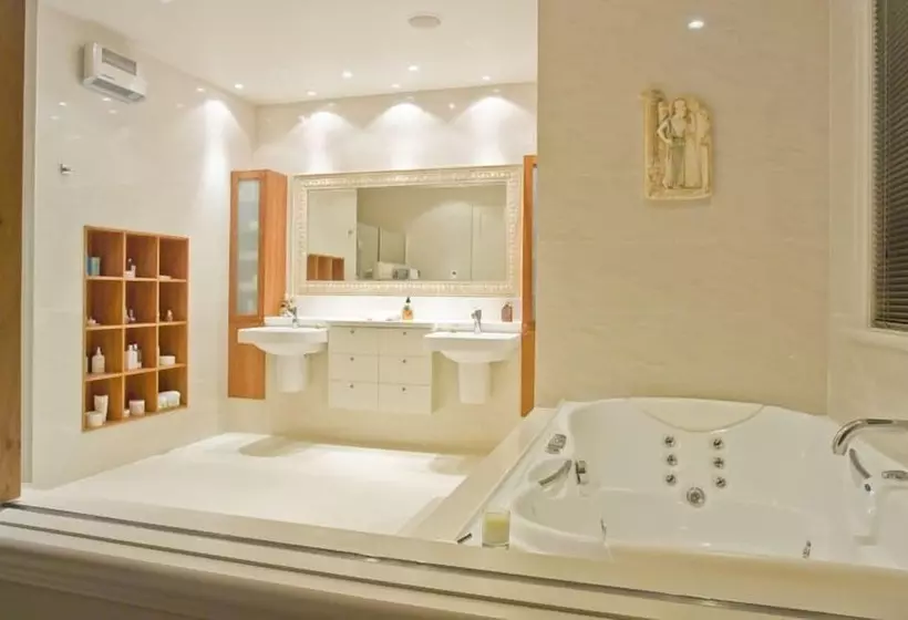 Aamiaismajoitus (B&B) Sapphire Ridge