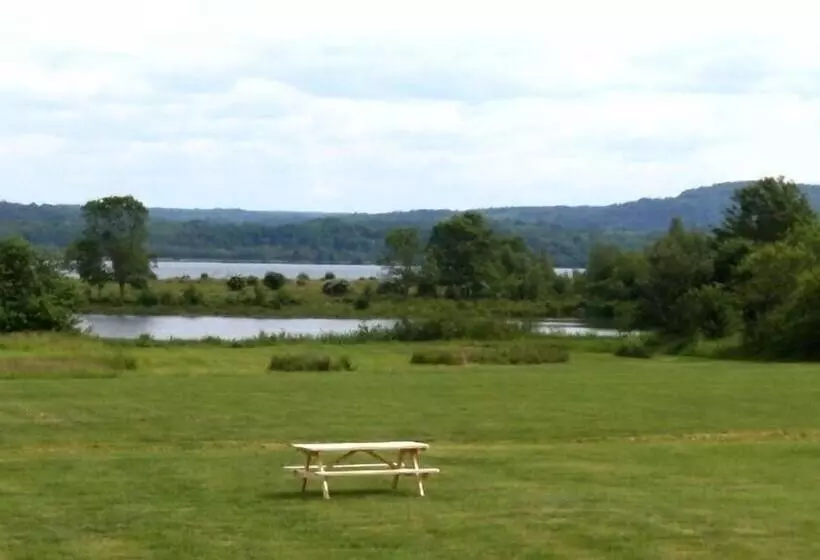 Crown Cove Cottages
