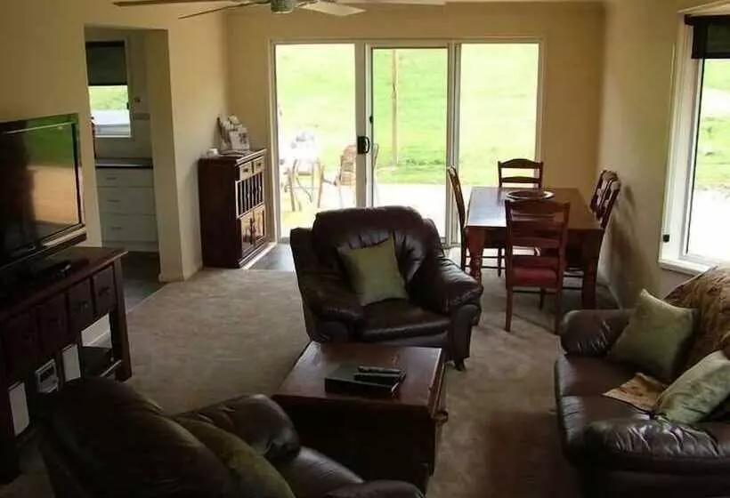 Berner B&b, Halls On Falls Homestead