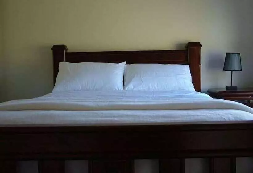 Berner B&b, Halls On Falls Homestead