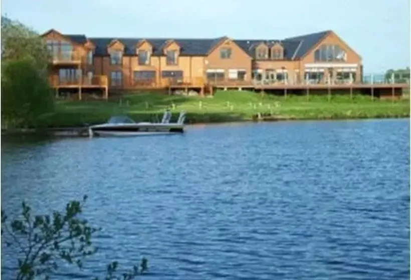 簡易ホテル The Lodge On The Loch Of Aboyne