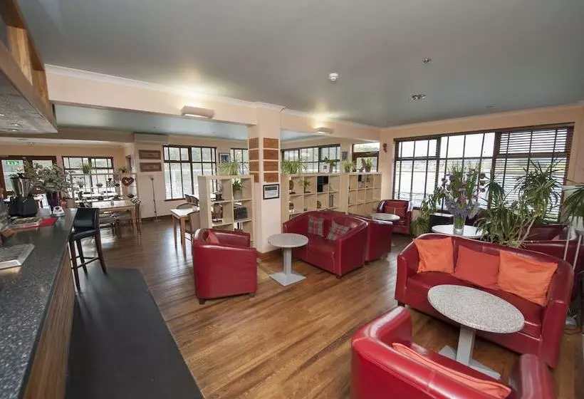 簡易ホテル The Lodge On The Loch Of Aboyne