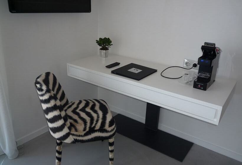 ホテル Hôtel Thierry Drapeau