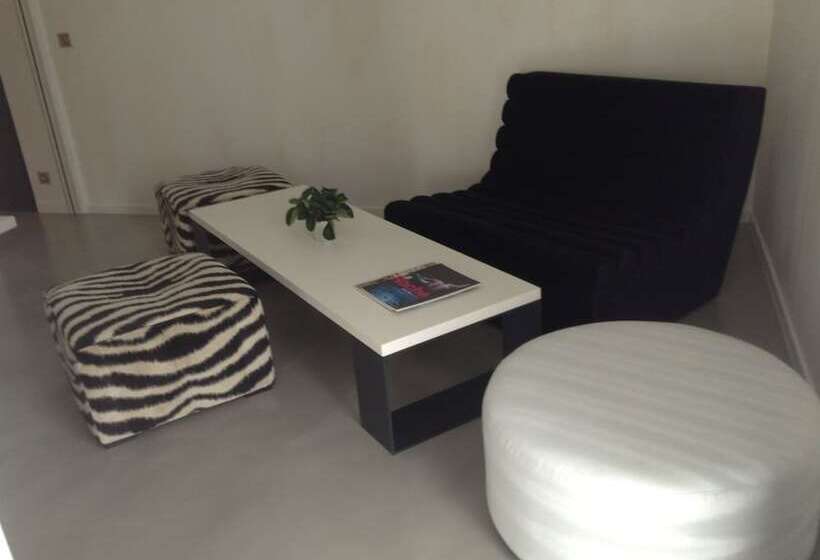 ホテル Hôtel Thierry Drapeau