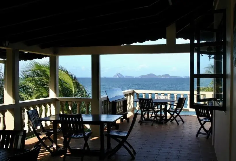 Hotel Petite Anse