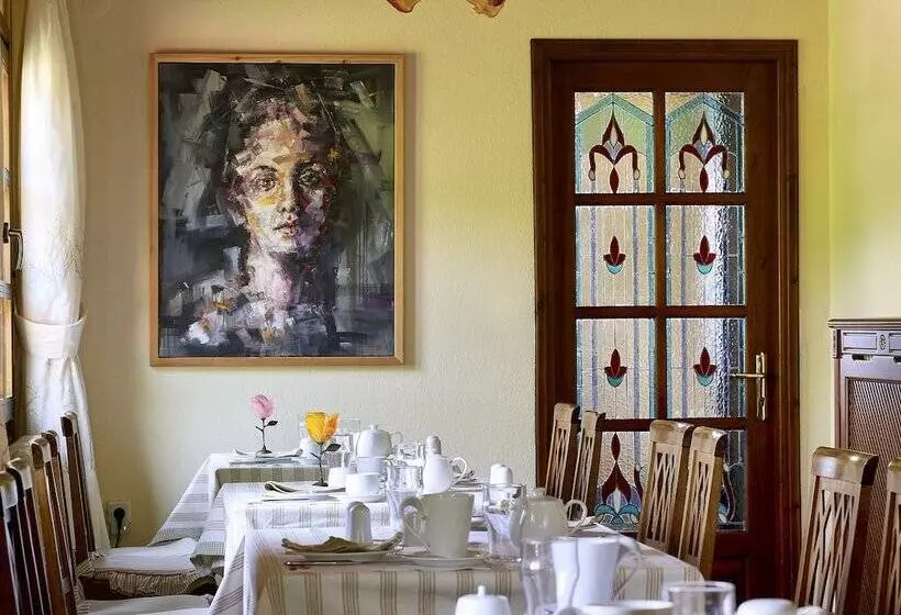 Majatalo Aleka S House