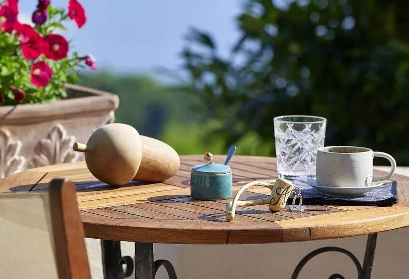 Majatalo Aleka S House