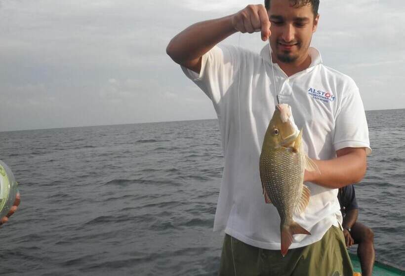 پانسیون Azoush Tourist Guesthouse