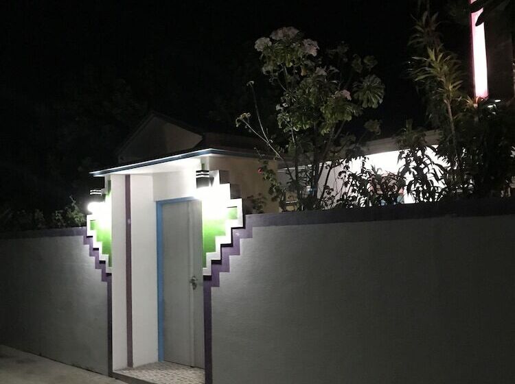 پانسیون Azoush Tourist Guesthouse