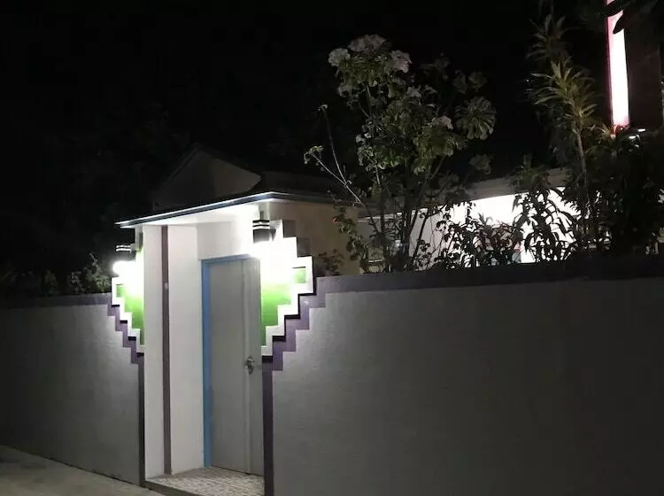 پانسیون Azoush Tourist Guesthouse