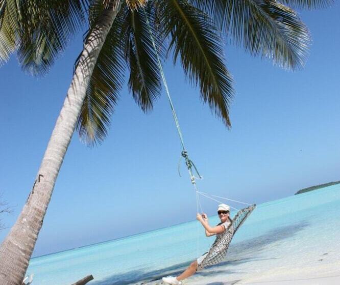 پانسیون Azoush Tourist Guesthouse