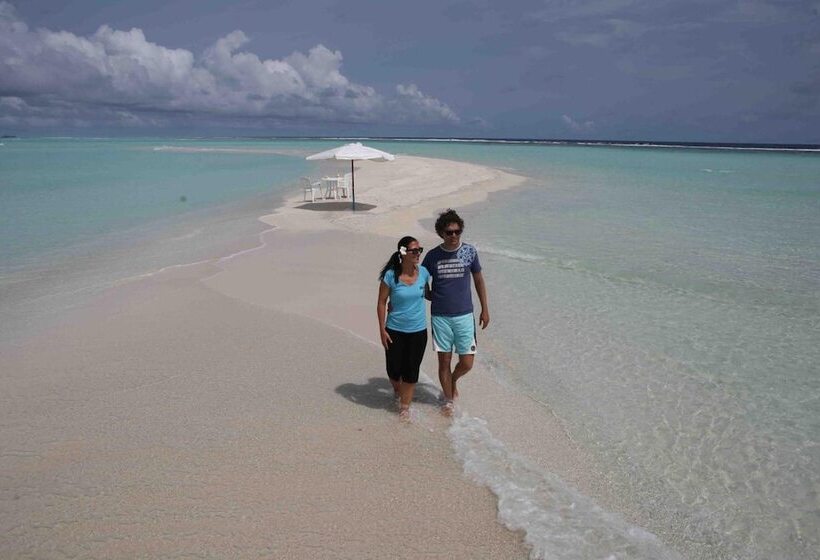 پانسیون Azoush Tourist Guesthouse