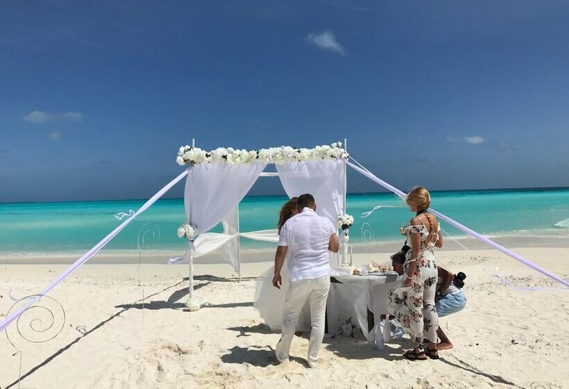 پانسیون Azoush Tourist Guesthouse