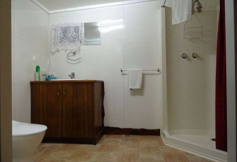 Курорт Crayfish Creek Van & Cabin Park