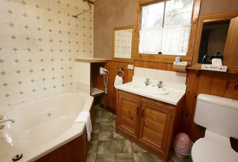 Курорт Crayfish Creek Van & Cabin Park