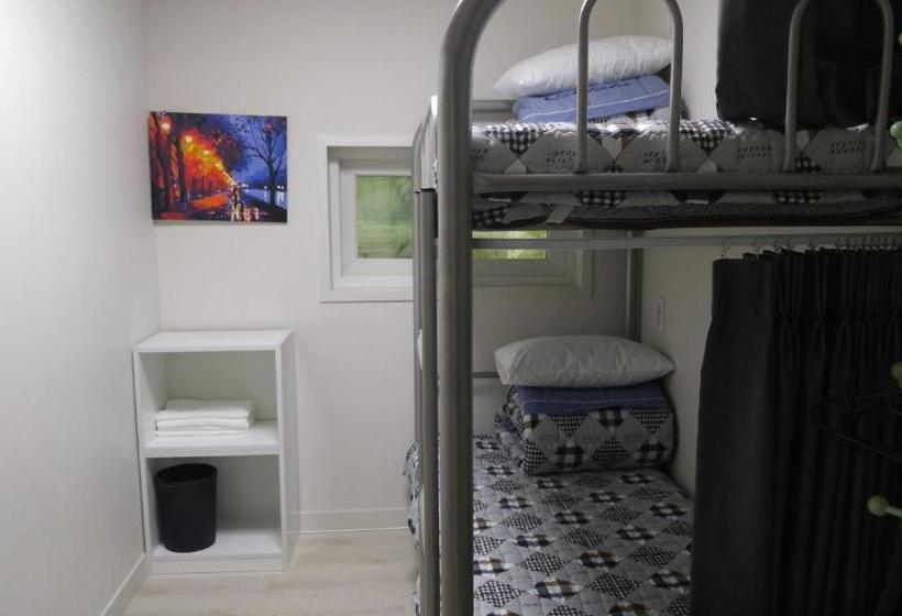 Общежитие Embassy Guesthouse Itaewon