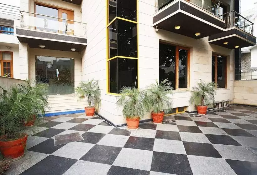 Fabhotel Grd Dlf Square