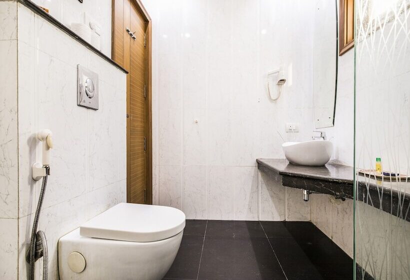 Fabhotel Grd Dlf Square