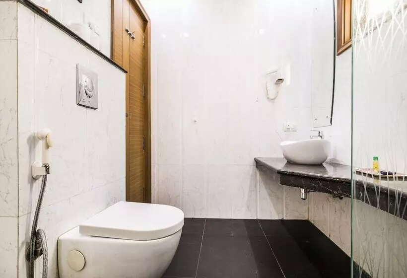 Fabhotel Grd Dlf Square